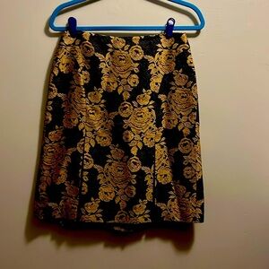 Ann Taylor, black and gold floral pleated skirt size 4 petite
